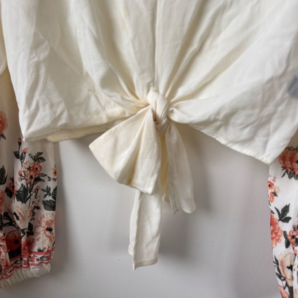 Long sleeve floral/white top Shein, size XL - Picture 2 of 8